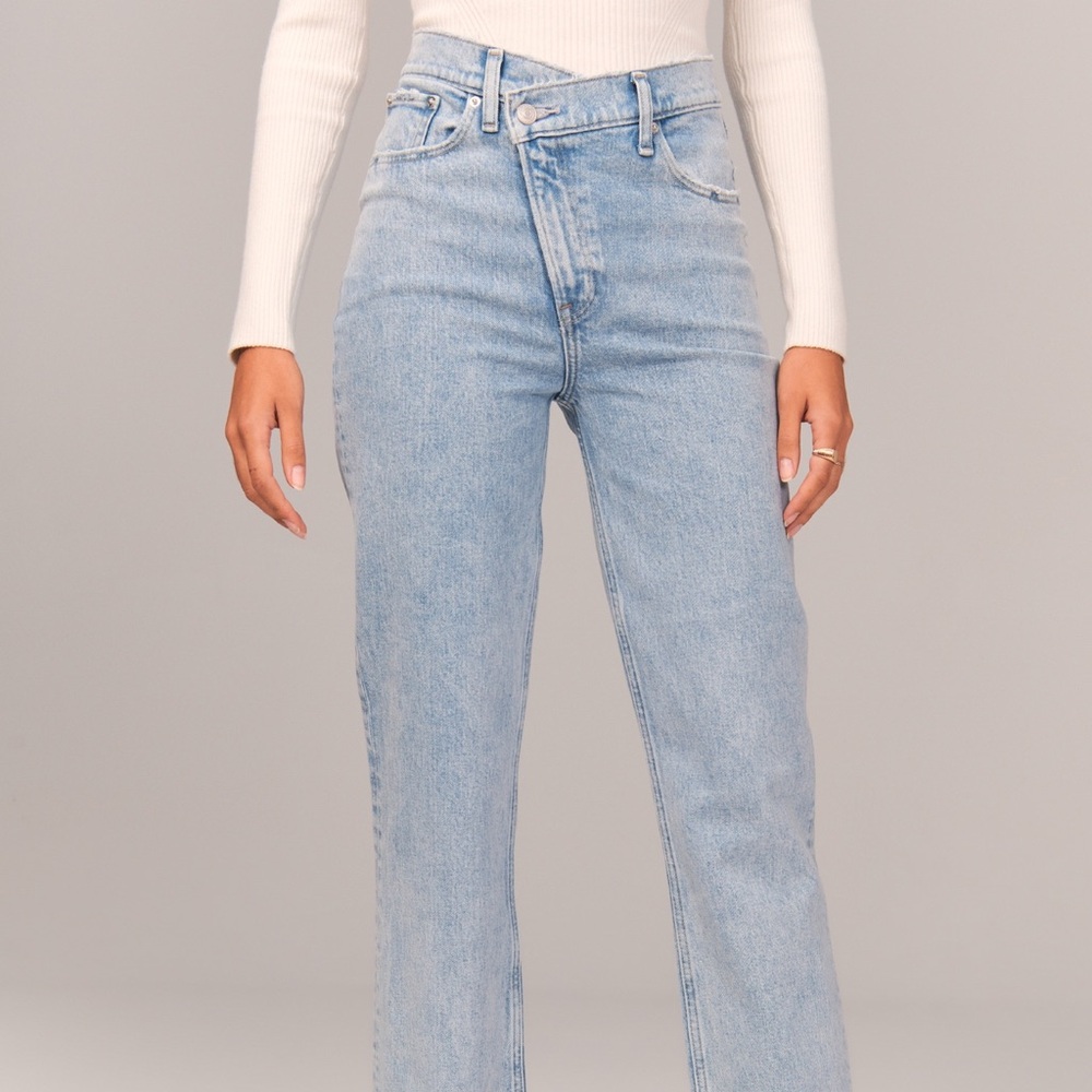 A&F 90’s Straight Leg Jean